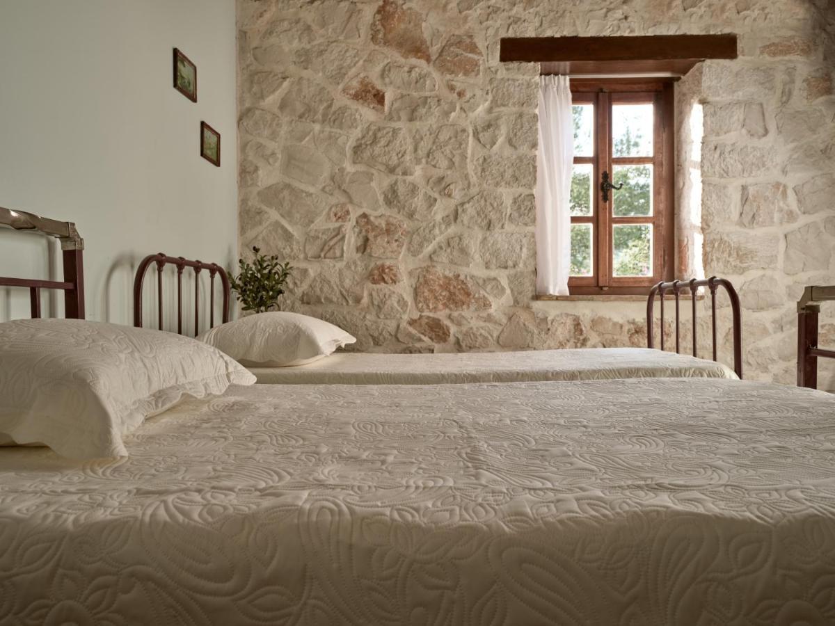 Vafias Villa - Tranquil Location, Ideal For Large Groups, By Zantewize Lithakia  エクステリア 写真