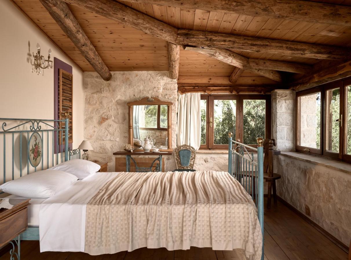Vafias Villa - Tranquil Location, Ideal For Large Groups, By Zantewize Lithakia  エクステリア 写真