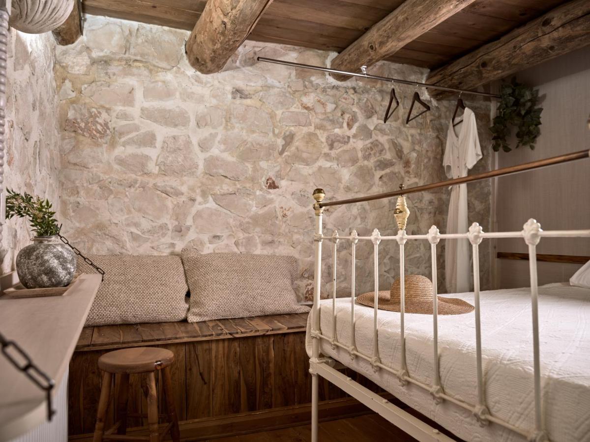 Vafias Villa - Tranquil Location, Ideal For Large Groups, By Zantewize Lithakia  エクステリア 写真