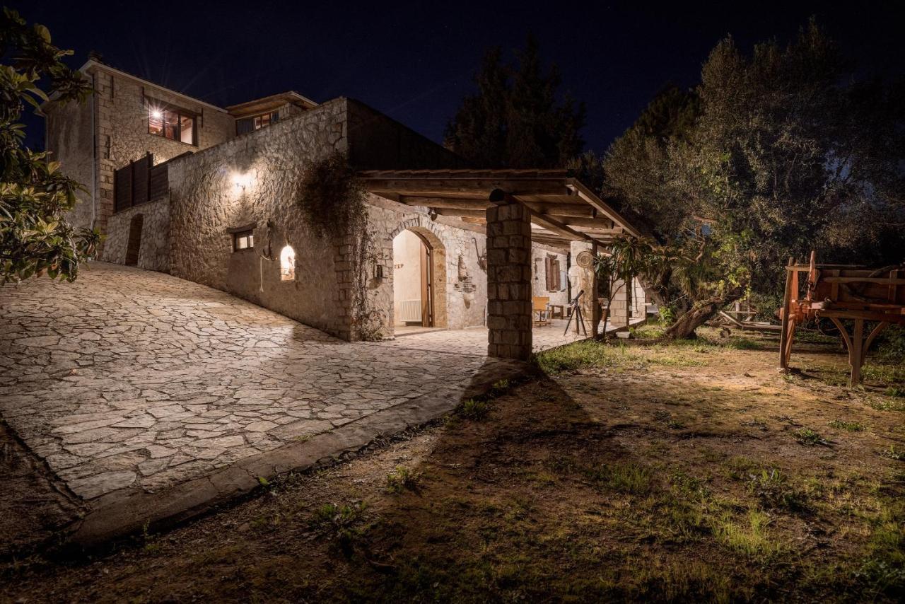 Vafias Villa - Tranquil Location, Ideal For Large Groups, By Zantewize Lithakia  エクステリア 写真